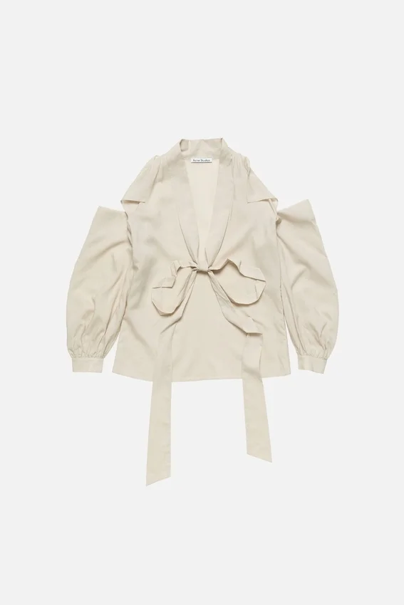 Blus med utskärningar och rosett - Bild 6