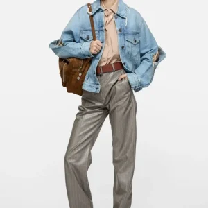 Denimjacka i slitna look