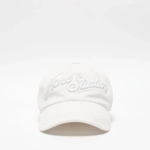 Keps med broderad logotyp