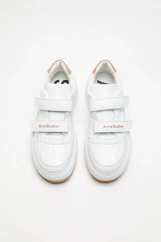 Sneakers i läder med kardborreband - Bild 5