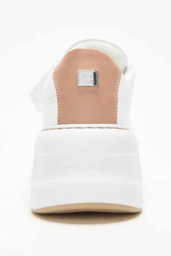 Sneakers i läder med kardborreband - Bild 6